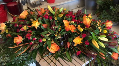 Traditional Casket Spray - Traditional double ended spray in oasis - can be made in your choice of colours. At Hearts and Flowers we are delighted to present this product available for flower delivery in Cardiff and surrounding areas and surrounding areas.

sizes are approximately 3ft,4ft and 5ft
