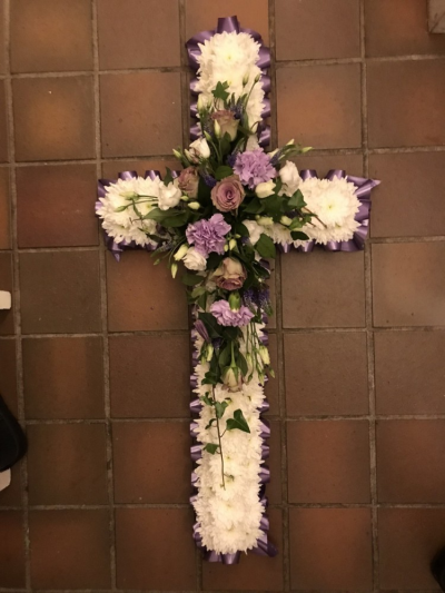Based Cross - Based cross available in 3 sizes 3ft, 4ft, 5ft.

Colour cluster and ribbon pleating of your choice. Please specify in special instructions.

Red, Yellow, Pink, Purple etc